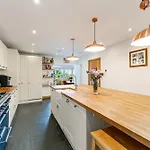 Whimsical Countryside Escape With Sprawling Garden Tatil Evi *