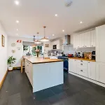 Whimsical Countryside Escape With Sprawling Garden Tatil Evi Bristol