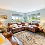 Tatil Evi Whimsical Countryside Escape With Sprawling Garden Bristol