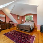 Tatil Evi Whimsical Countryside Escape With Sprawling Garden *
