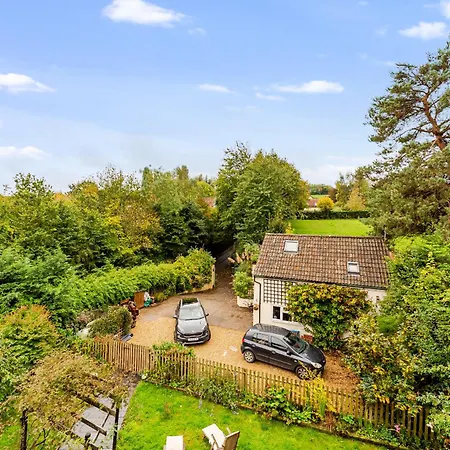 Сasa de vacaciones Whimsical Countryside Escape With Sprawling Garden Bristol