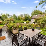 Whimsical Countryside Escape With Sprawling Garden Holiday home Bristol