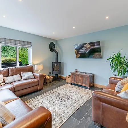 Whimsical Countryside Escape With Sprawling Garden Hébergement de vacances