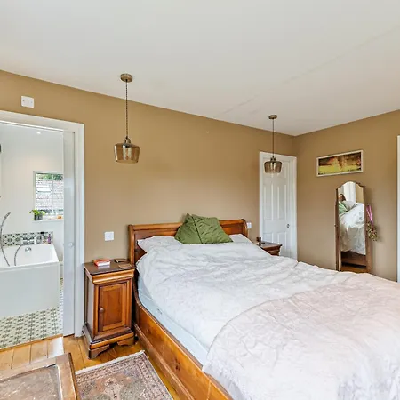 Whimsical Countryside Escape With Sprawling Garden