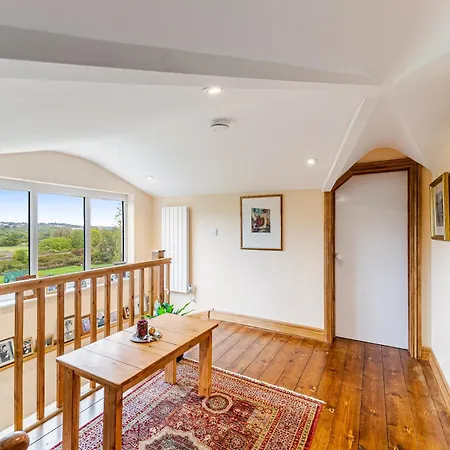 Hébergement de vacances Whimsical Countryside Escape With Sprawling Garden