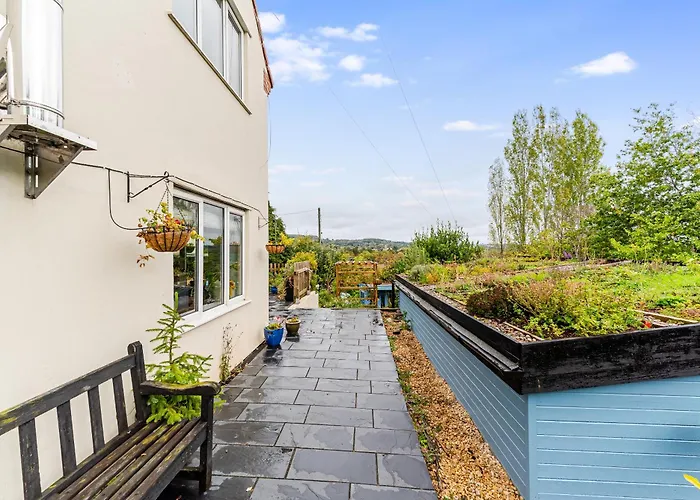 Hébergement de vacances Whimsical Countryside Escape With Sprawling Garden *