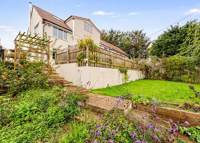 Hébergement de vacances Whimsical Countryside Escape With Sprawling Garden