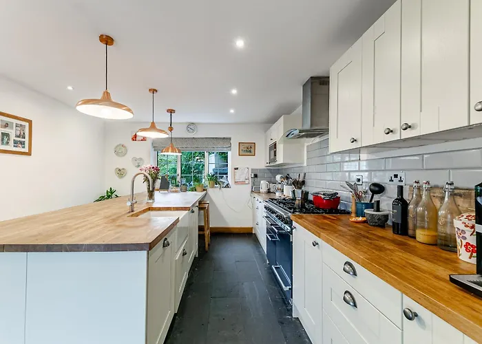 Dom wakacyjny Whimsical Countryside Escape With Sprawling Garden Bristol