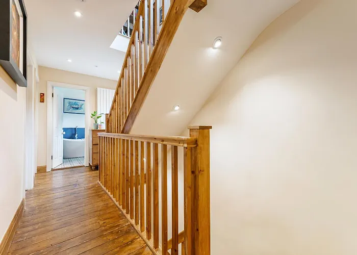 Dom wakacyjny Whimsical Countryside Escape With Sprawling Garden