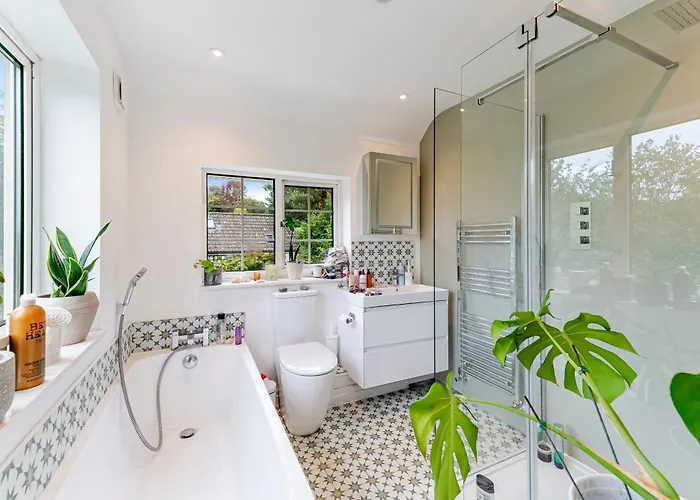 Dom wakacyjny Whimsical Countryside Escape With Sprawling Garden