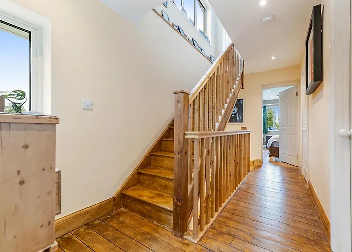 بيت للعطل Whimsical Countryside Escape With Sprawling Garden بريستول