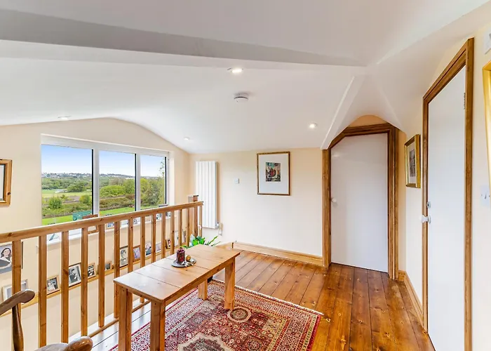 Dom wakacyjny Whimsical Countryside Escape With Sprawling Garden